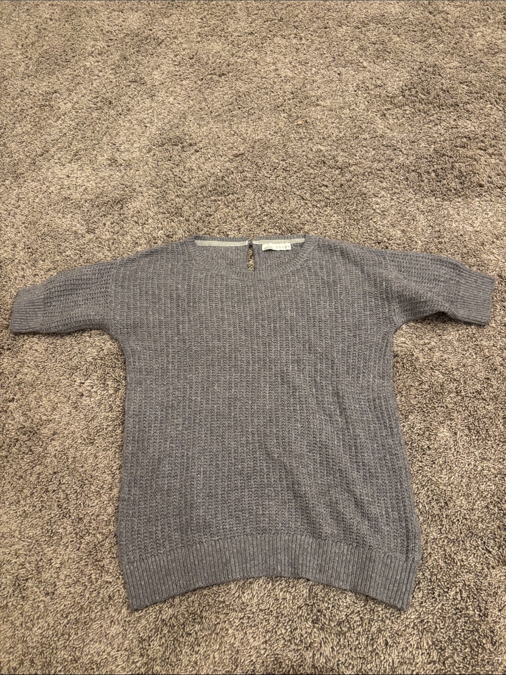 hinge Textured Knit Short Sleeve Pullover in Gray